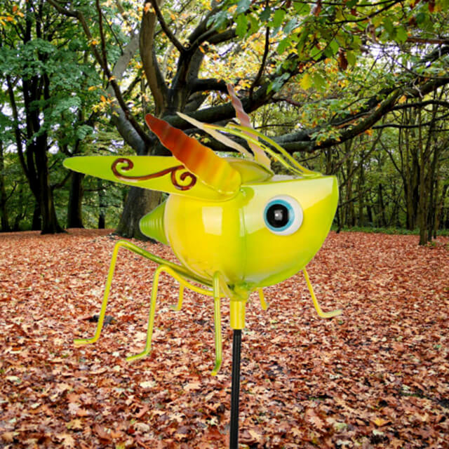 Garden Decoration Metal Grasshopper Stakes for Lawn And Yard Ornament 